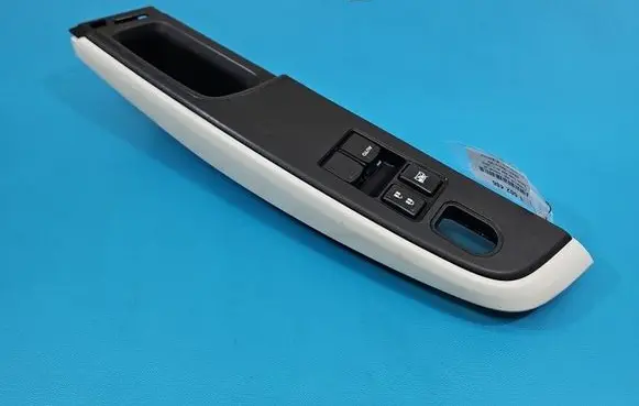 Suzuki Swift III Electric window control switch 8372552R20 IMPRK1602486