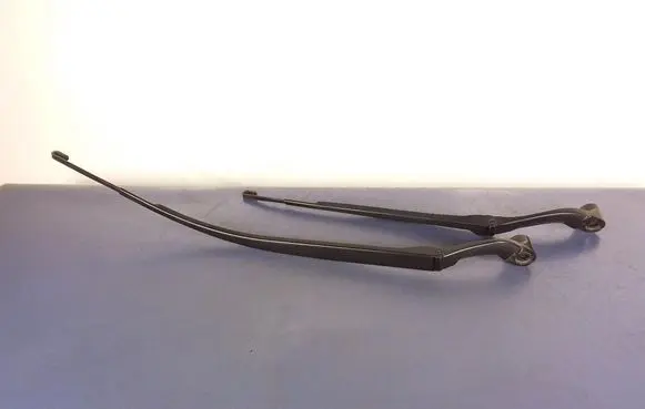 Infiniti Q50 Front wiper blade arm 