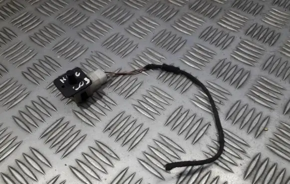 Mercedes-Benz E W211 Front door sensor 2028209410 30011501
