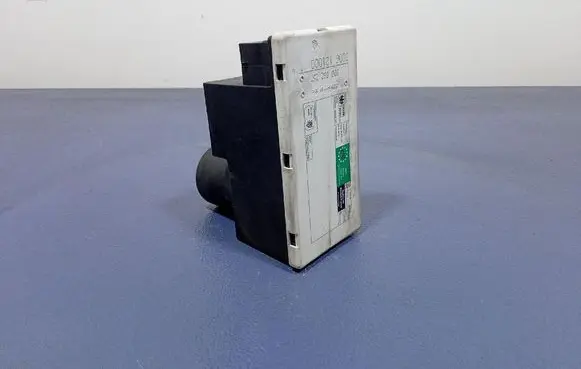Audi A3 S3 8L Central locking vacuum pump 8D0862257