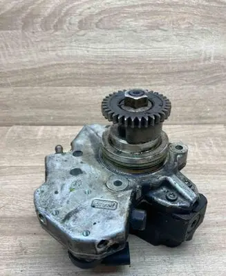 Mercedes-Benz E W212 Fuel injection high pressure pump A6420700801 0445010210