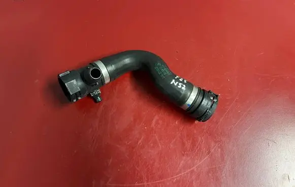 Engine coolant pipe/hose