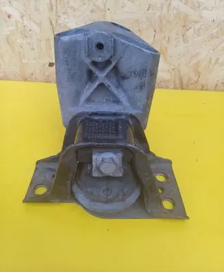 Renault Clio III Engine mount bracket 11210AX600 8200140431