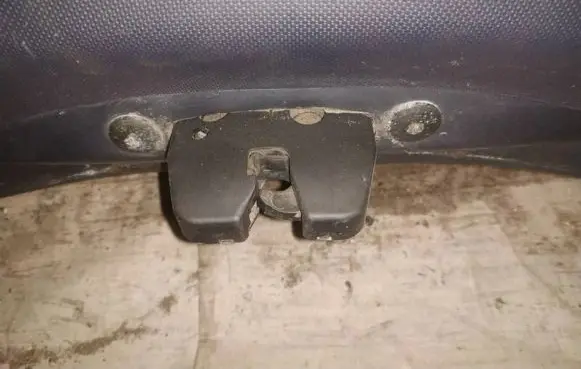 Peugeot 1007 Tailgate/trunk/boot lock/catch/latch