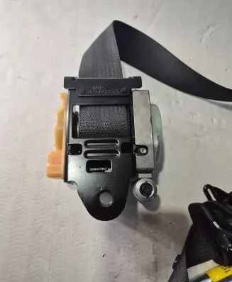 Opel Insignia A Front seatbelt 13303851 26012009 0141