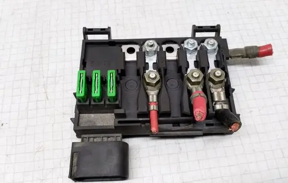 Volkswagen Golf IV Fuse module