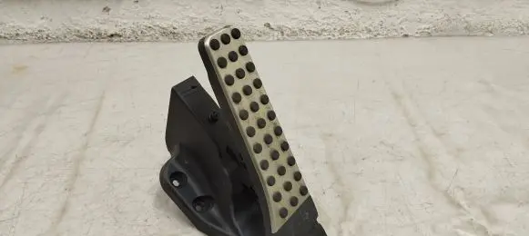 Mercedes-Benz C W205 Accelerator throttle pedal A2053000104