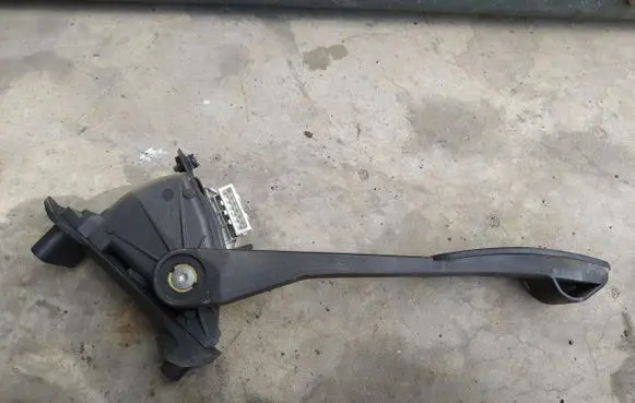 Volvo S60 Accelerator throttle pedal 9496821