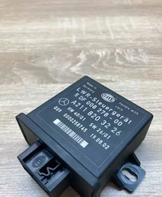 Mercedes-Benz E W211 Light module LCM A2118203226 5DF008278