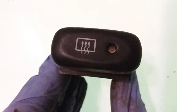 Suzuki Grand Vitara I Windscreen/window heater switch