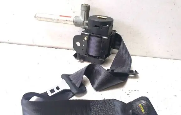 Rear seatbelt