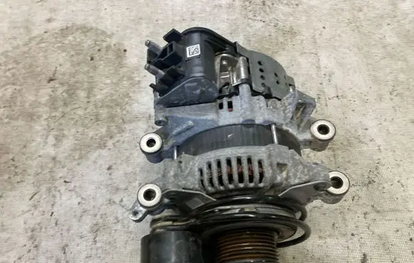 Volvo XC40 Generator/alternator 32383087
