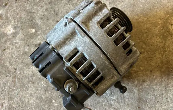 BMW 3 E92 E93 Generator/alternator 7805432 FG18D024 2605773C