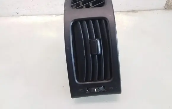 Hyundai i30 Dashboard side air vent grill/cover trim 