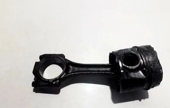 Volkswagen Golf IV Piston with connecting rod 045cde