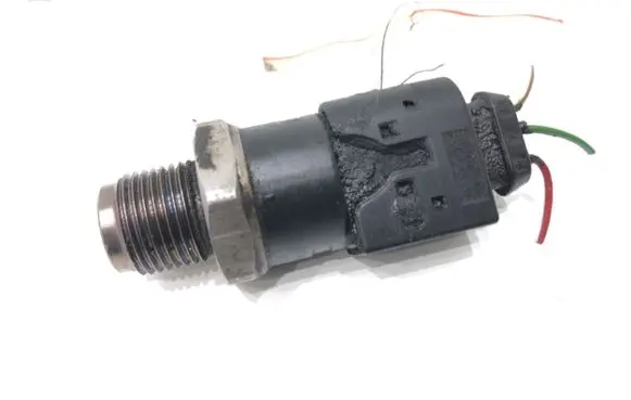 Mercedes-Benz A W169 Fuel pressure sensor 0281002504