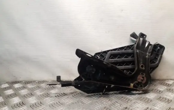 Skoda Octavia Mk2 (1Z) Headlight/headlamp mounting bracket