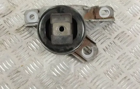 Land Rover Range Rover Evoque L538 Engine mount bracket
