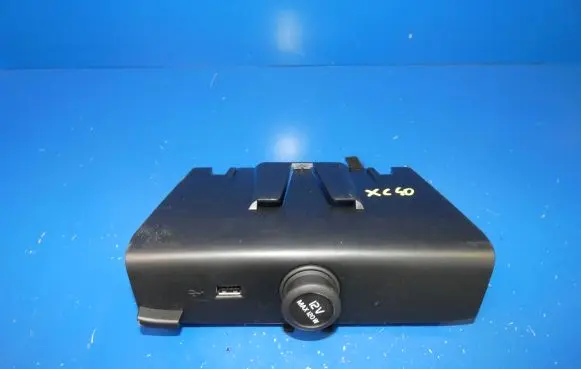 Volvo XC40 USB socket connector 