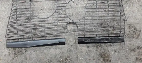 Mercedes-Benz E W210 Front bumper upper radiator grill