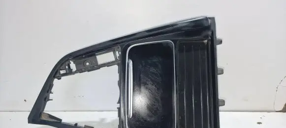 Cup holder front