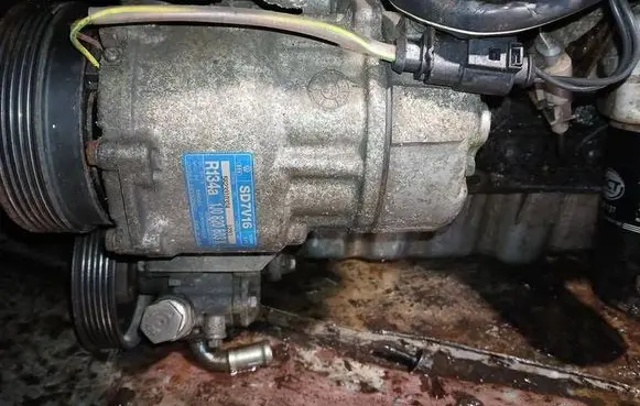 Skoda Octavia Mk1 (1U) Air conditioning (A/C) compressor (pump) 1J0820803K
