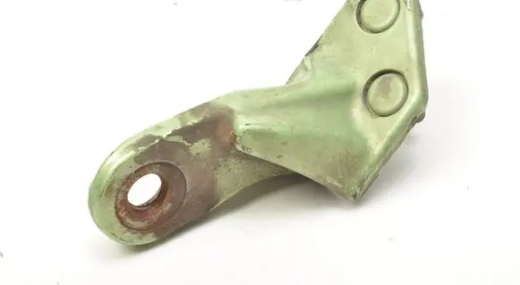 Volkswagen New Beetle Engine mount bracket 