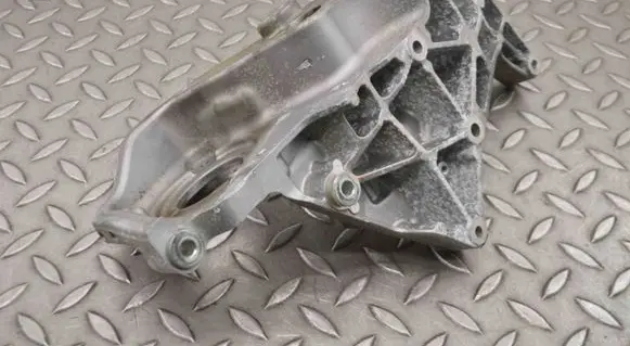 Volvo XC90 Generator/alternator bracket 31480996
