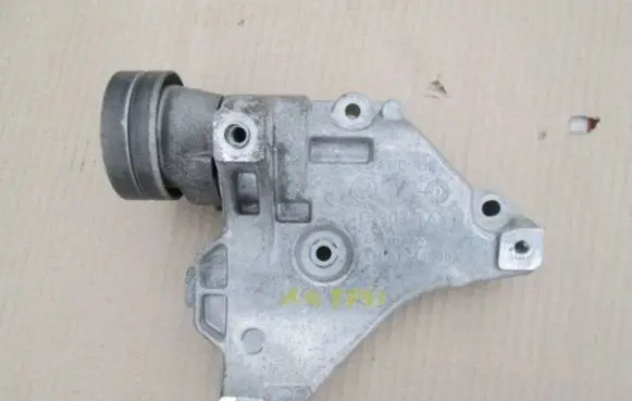 Volkswagen PASSAT CC Generator/alternator bracket 03C903143B
