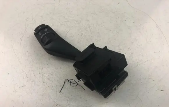 Ford Focus Indicator stalk 17D940