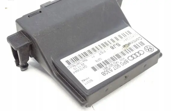 Audi A3 S3 8P Gateway control module 8P0907530B
