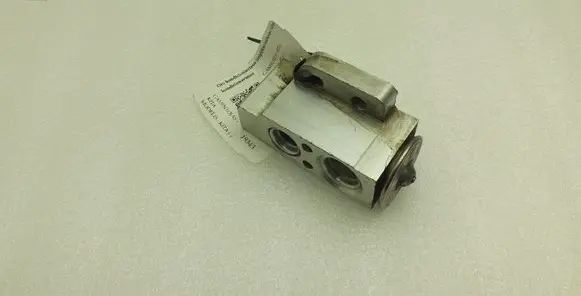 Volkswagen PASSAT B7 Air conditioning (A/C) expansion valve 1K0820679
