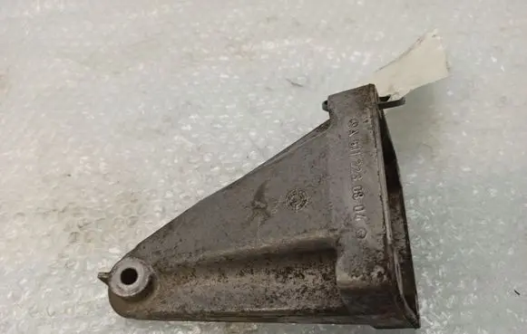 Mercedes-Benz E W211 Engine mounting bracket A6112230804