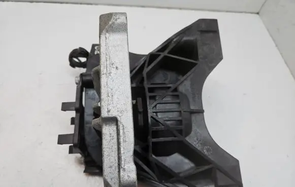 Citroen C5 Aircross Engine mount bracket 9820297580
