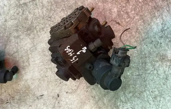 Renault Master III Fuel injection high pressure pump H8200912103