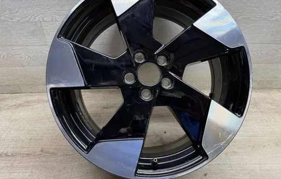 Volvo EX30 R19 alloy rim 80000286