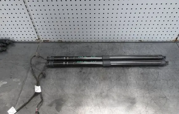 Volvo V60 Tailgate strut 32296298 25092019