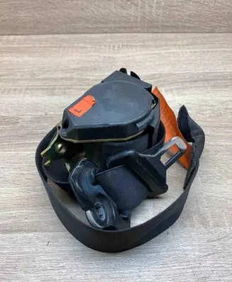 BMW 5 E39 Front seatbelt 566172701 8198571