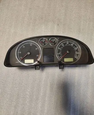 Volkswagen PASSAT B5.5 Speedometer (instrument cluster) 3B0920927A