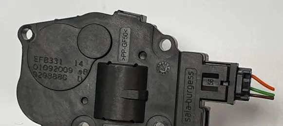Mercedes-Benz A W169 A/C air flow flap actuator/motor EFB331