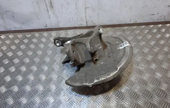 BMW 6 F12 F13 Rear wheel hub 6852894
