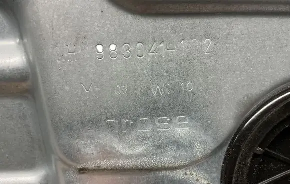 Volvo V70 Rear window lifting mechanism without motor 983041102