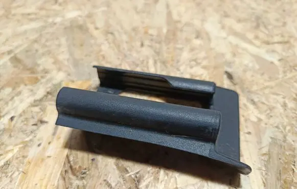 Mercedes-Benz E W212 Front driver seat rail trim A2129190920 78010025