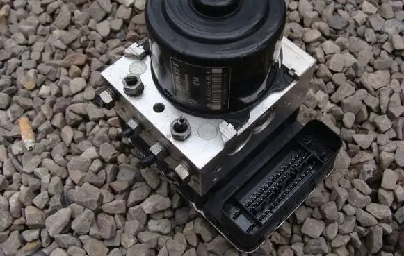 Volkswagen Touareg II ABS Pump 7P0907379K