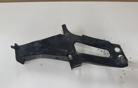 Volvo XC60 Front bumper mounting bracket