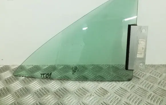 Audi TT Mk1 Front vent window/glass (coupe) 