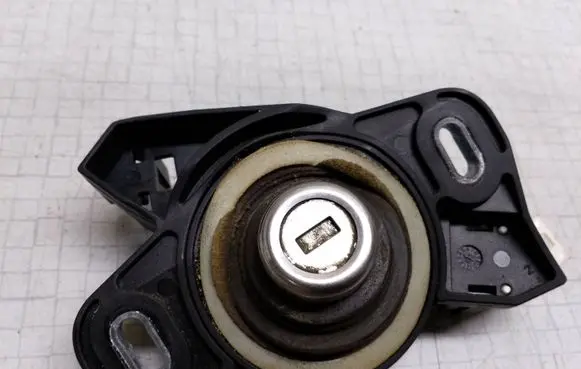 Opel Vectra B Tailgate exterior lock 9180101 71218202