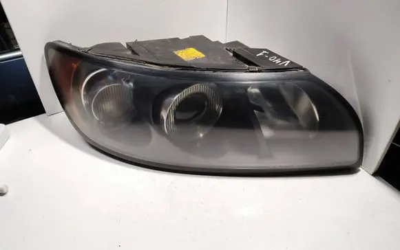 Volvo V50 Headlight/headlamp 30698874 0301198202 30698876