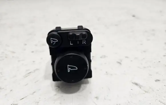 Honda CR-V Wing mirror switch M33212