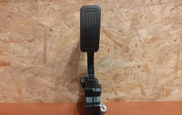 Lexus CT 200H Accelerator throttle pedal 198809490 7811076090